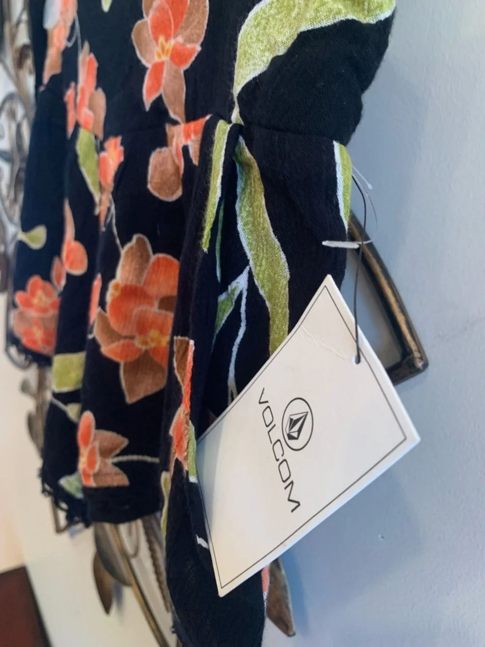 NWT Volcom Black Floral Smocked-Waist Shorts - Picture 4 of 10